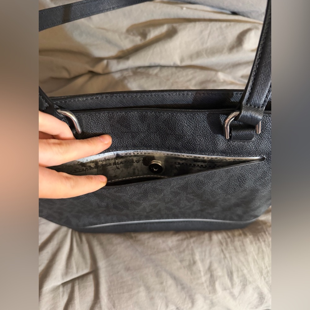Michael Kors purse - Picture 4 of 5